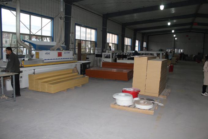 Gabinetes de almacenamiento de madera laminados de la partícula con las puertas y tamaño modificado para requisitos particulares estantes