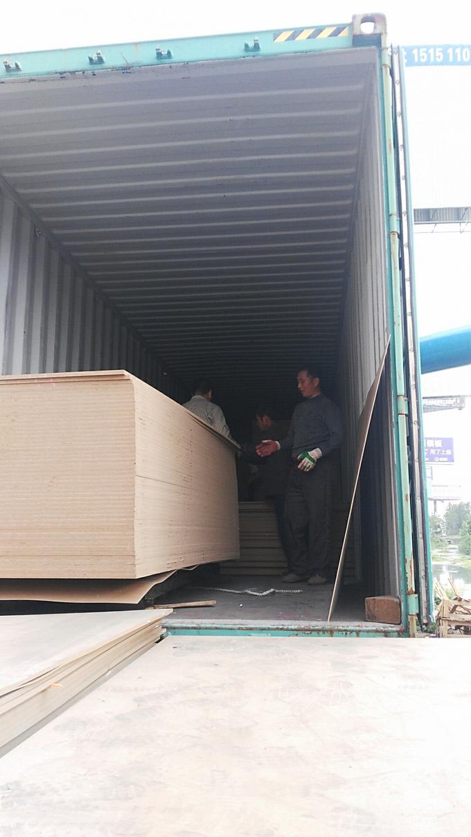 madera contrachapada de la calidad comercial de Okoume de la base del álamo de 18m m para hacer la decoración de los muebles