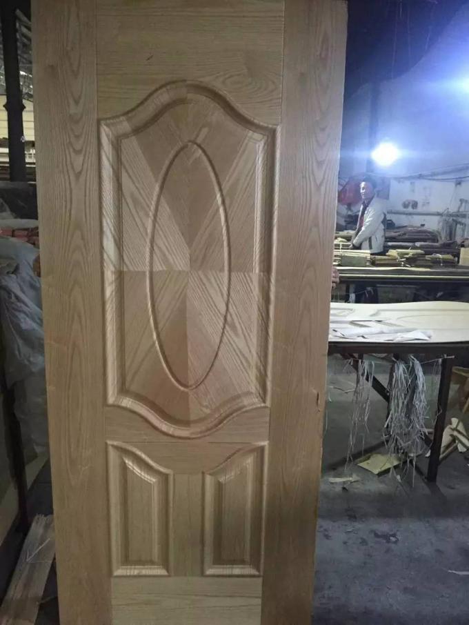 la puerta de madera de alta densidad de la chapa de 2.5m m pela la densidad moderna 840KG/M3 del estilo