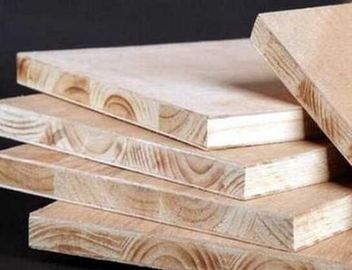 China Tablero del bloque de madera de pino de la primera clase del interior, tablero pre acabado del bloque 18m m fábrica