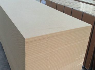 China Tablero laminado fibra de madera del MDF para la decoración 1220*2440m m de los muebles de la casa fábrica
