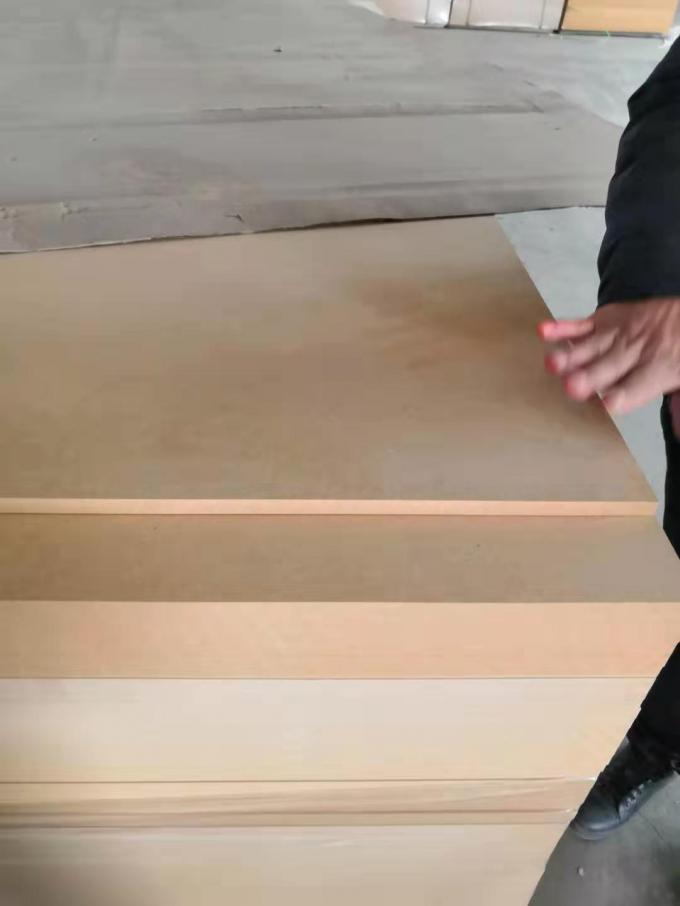 Tablero laminado llano del MDF de la base del álamo para la decoración interior de los muebles del suelo