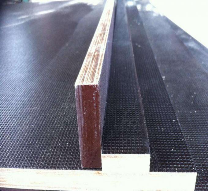 madera contrachapada hecha frente fenólica antirresbaladiza gruesa de 12m m con la prensa caliente del paso acelerado